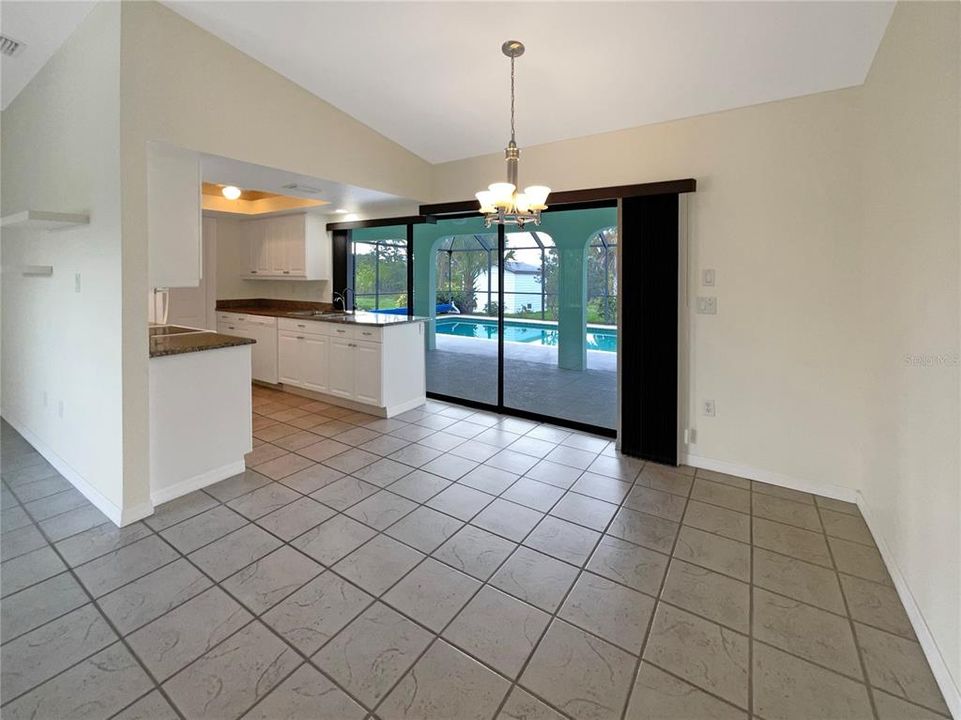 For Sale: $280,000 (2 beds, 2 baths, 1107 Square Feet)