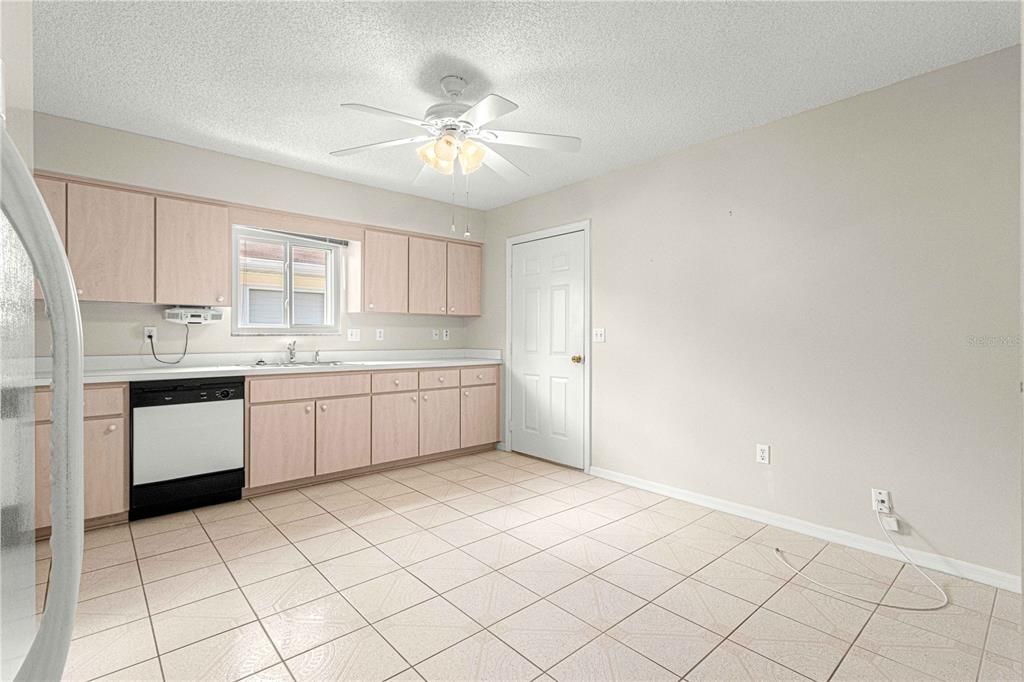 For Sale: $229,000 (2 beds, 2 baths, 1168 Square Feet)