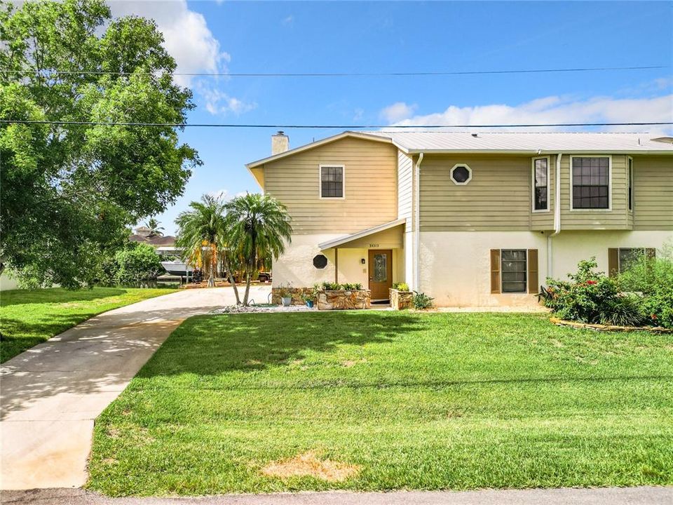 For Sale: $799,900 (3 beds, 2 baths, 3300 Square Feet)