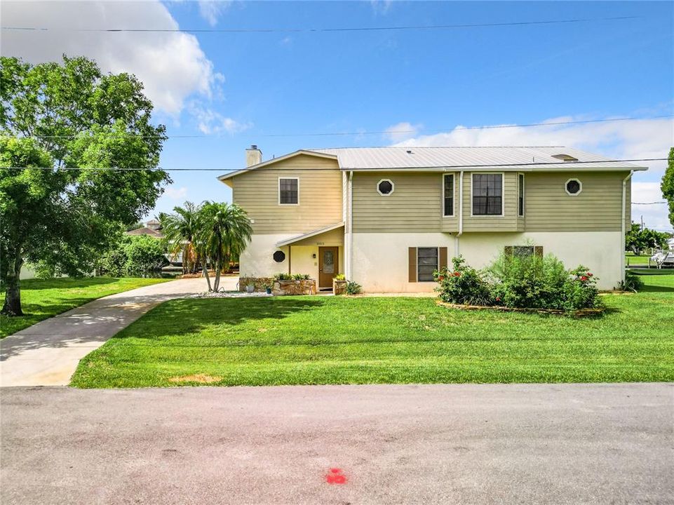 For Sale: $799,900 (3 beds, 2 baths, 3300 Square Feet)