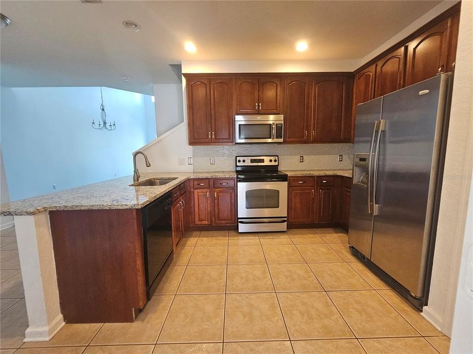 For Rent: $2,700 (3 beds, 3 baths, 1824 Square Feet)