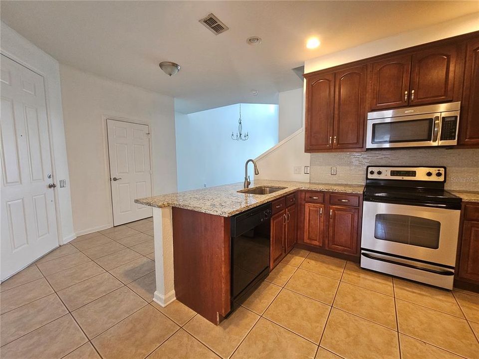 For Rent: $2,700 (3 beds, 3 baths, 1824 Square Feet)