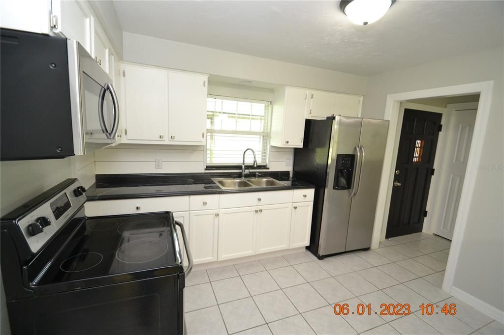 For Rent: $1,695 (2 beds, 1 baths, 1426 Square Feet)