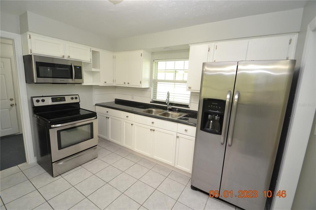 For Rent: $1,695 (2 beds, 1 baths, 1426 Square Feet)