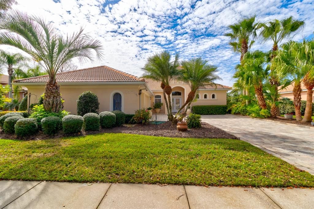 For Sale: $699,000 (3 beds, 2 baths, 2003 Square Feet)