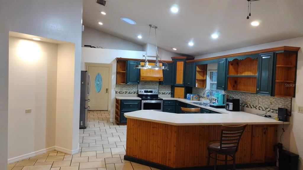 For Sale: $324,900 (3 beds, 2 baths, 2015 Square Feet)