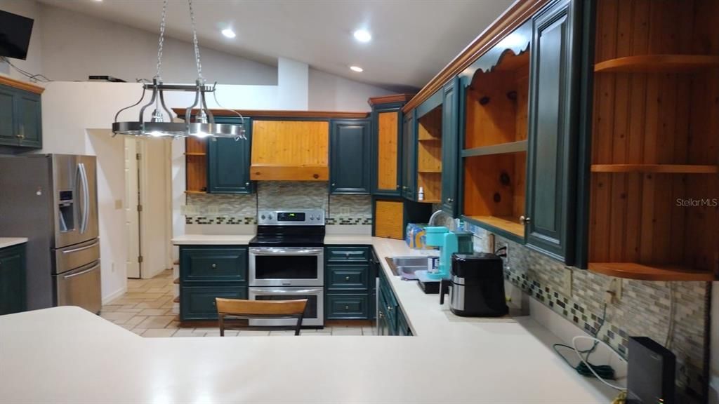 For Sale: $324,900 (3 beds, 2 baths, 2015 Square Feet)