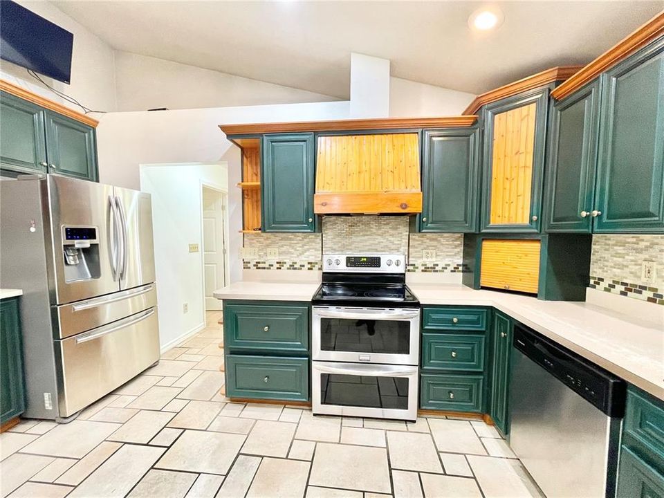 For Sale: $324,900 (3 beds, 2 baths, 2015 Square Feet)