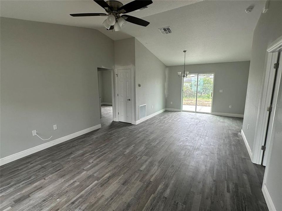 For Sale: $259,900 (3 beds, 2 baths, 1200 Square Feet)