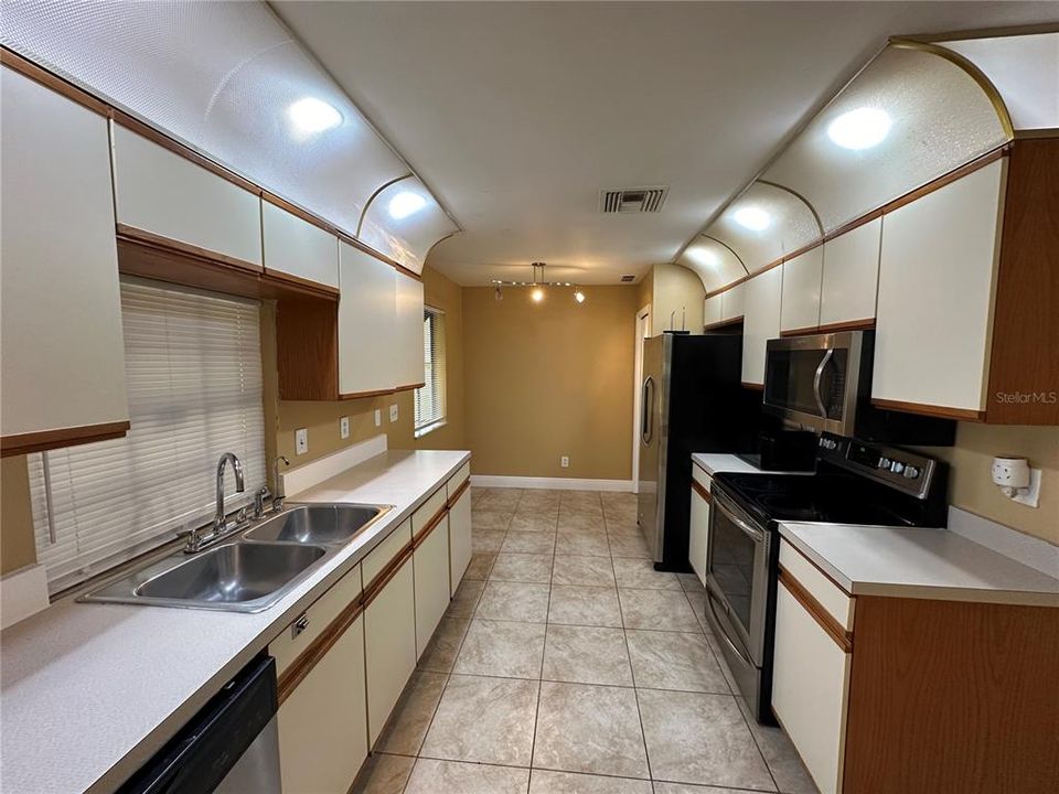 For Rent: $1,825 (3 beds, 2 baths, 1422 Square Feet)