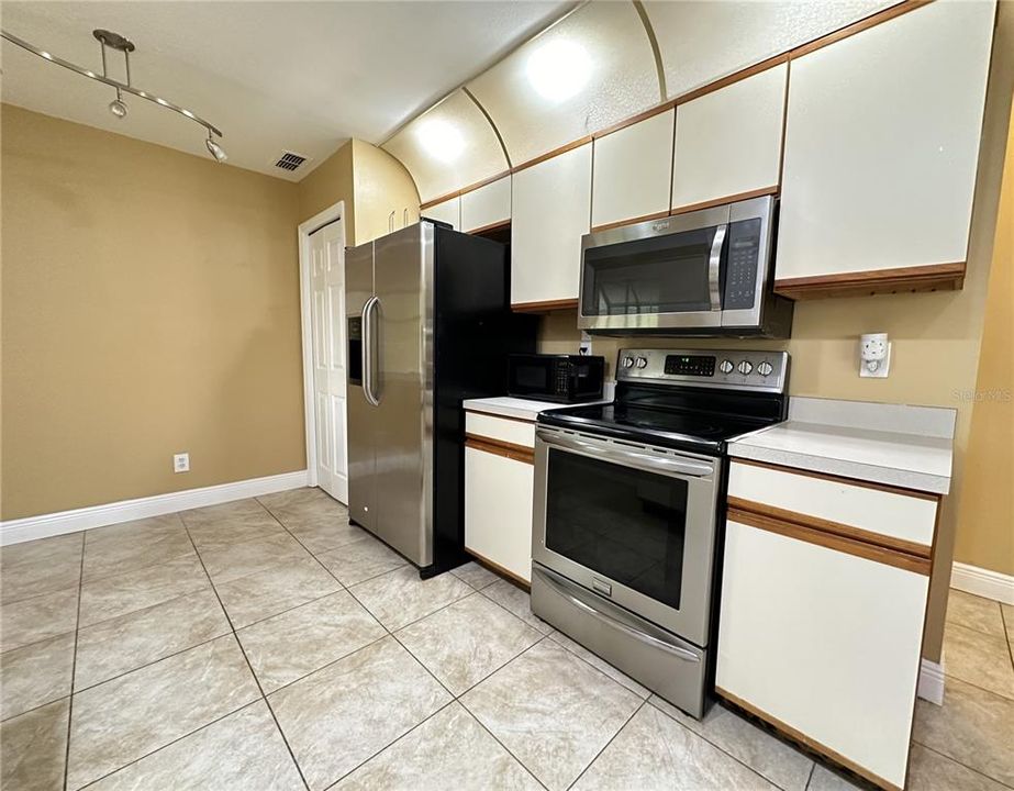 For Rent: $1,825 (3 beds, 2 baths, 1422 Square Feet)