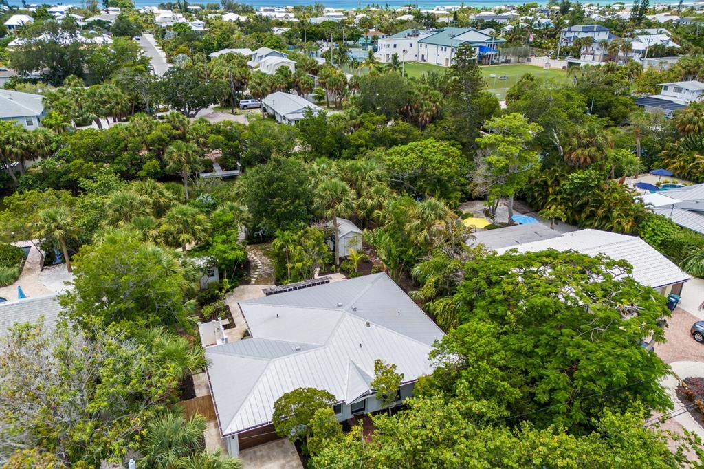 For Sale: $1,895,000 (2 beds, 2 baths, 908 Square Feet)