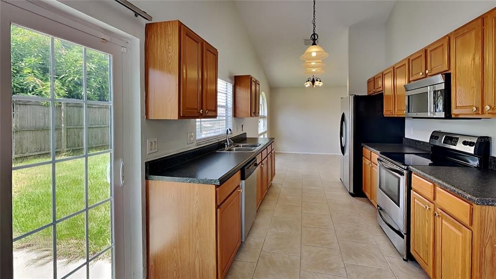 For Sale: $325,000 (3 beds, 2 baths, 1176 Square Feet)