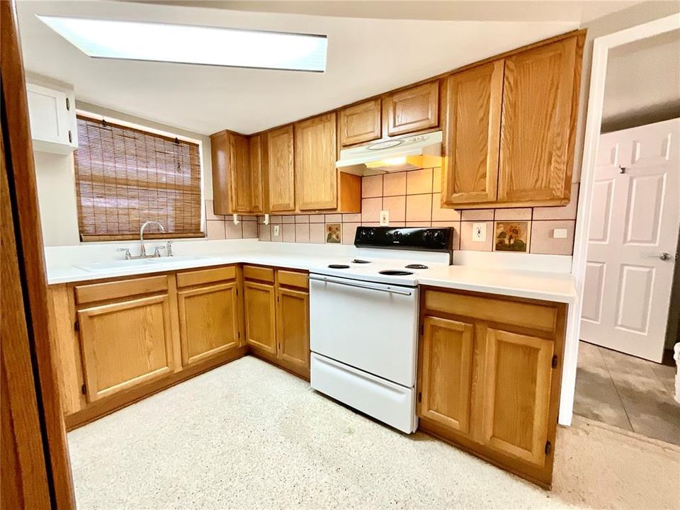 For Rent: $1,600 (2 beds, 2 baths, 1030 Square Feet)