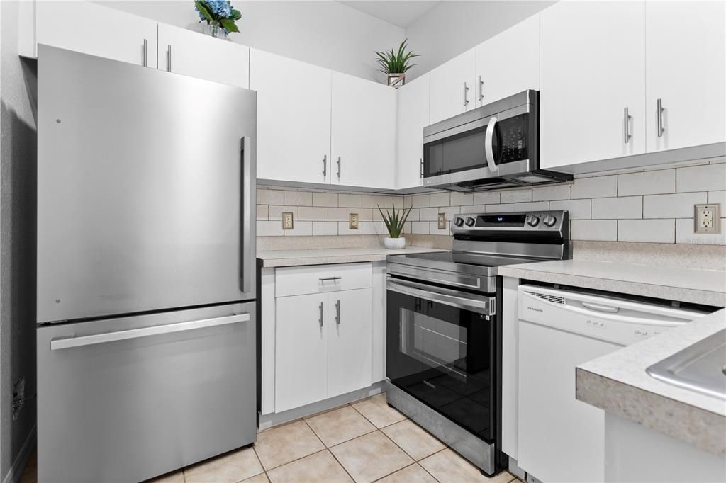 For Sale: $157,500 (2 beds, 2 baths, 812 Square Feet)