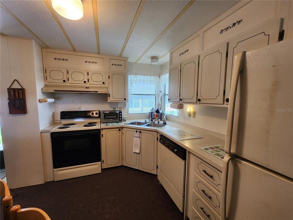 For Sale: $95,500 (2 beds, 2 baths, 1066 Square Feet)
