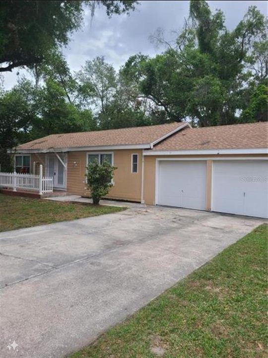 Active With Contract: $200,000 (3 beds, 2 baths, 960 Square Feet)