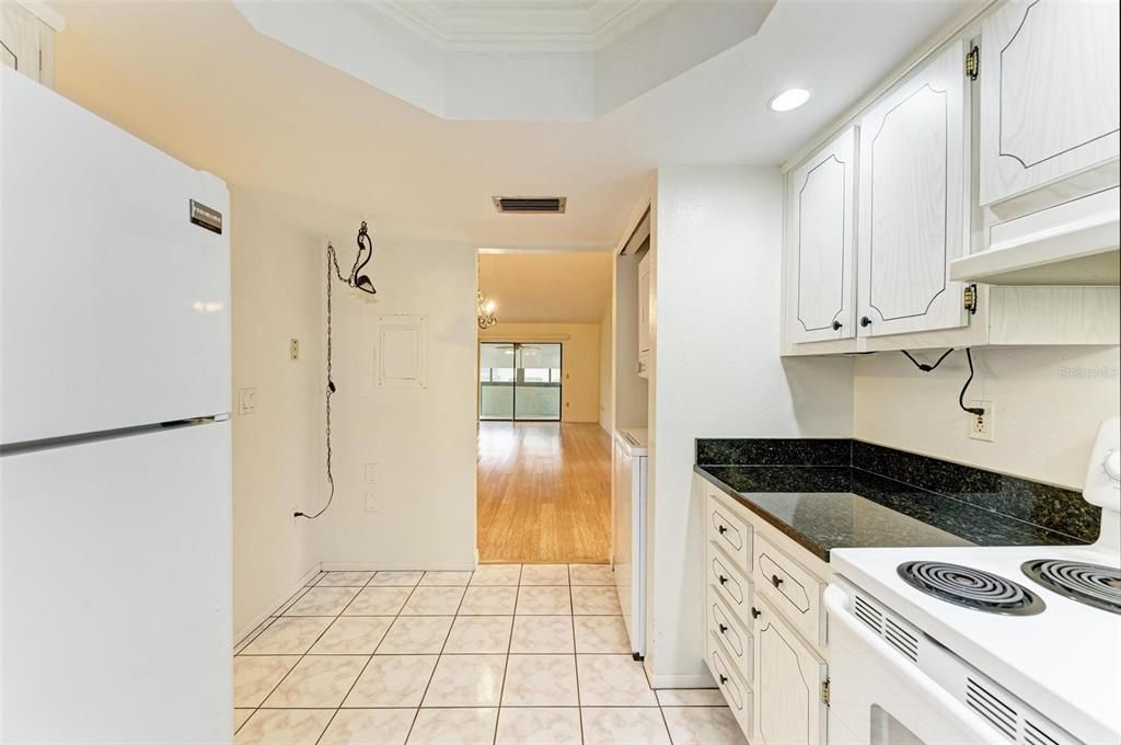 Active With Contract: $1,750 (2 beds, 2 baths, 1023 Square Feet)