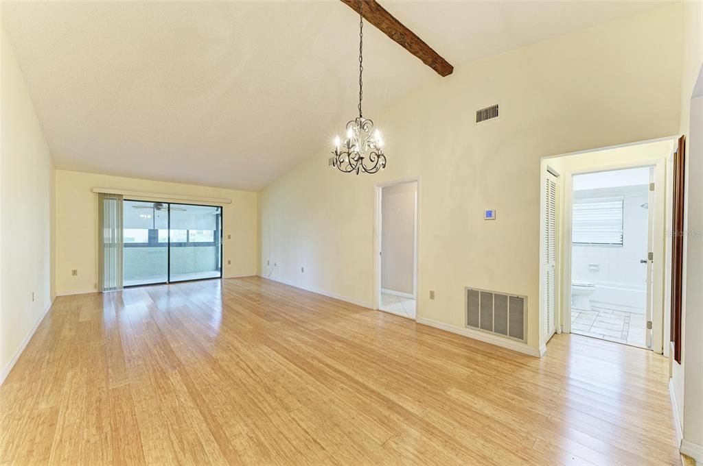 Active With Contract: $1,750 (2 beds, 2 baths, 1023 Square Feet)