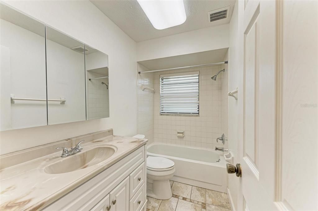 Active With Contract: $1,750 (2 beds, 2 baths, 1023 Square Feet)