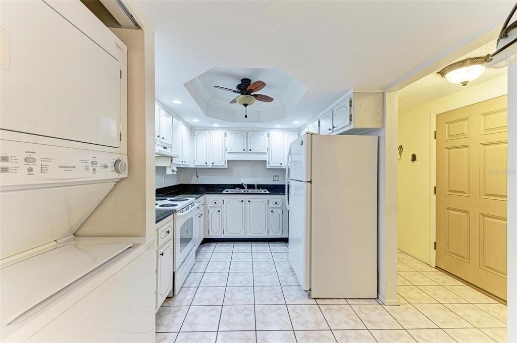 Active With Contract: $1,750 (2 beds, 2 baths, 1023 Square Feet)