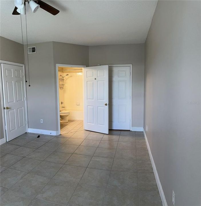 For Sale: $260,000 (2 beds, 2 baths, 1041 Square Feet)