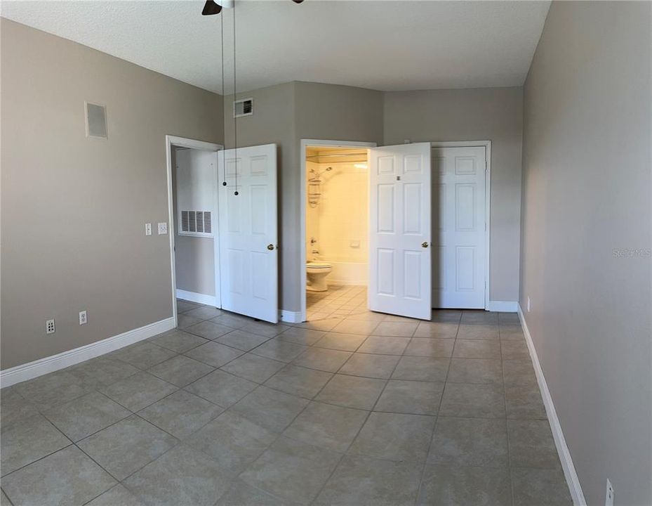 For Sale: $260,000 (2 beds, 2 baths, 1041 Square Feet)