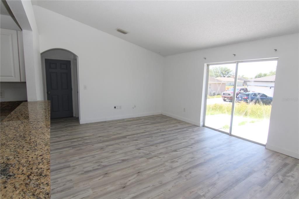 For Sale: $260,000 (3 beds, 2 baths, 1581 Square Feet)