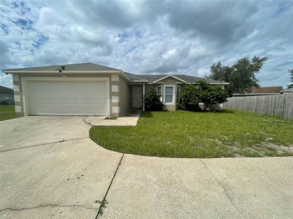 For Rent: $1,800 (3 beds, 2 baths, 1417 Square Feet)