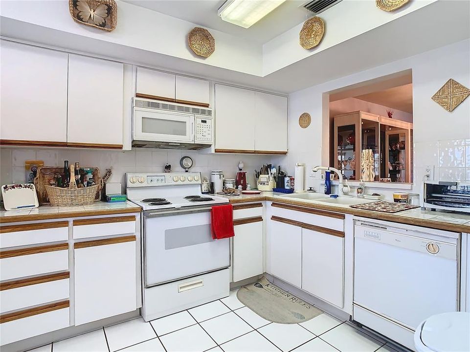 For Sale: $197,000 (2 beds, 2 baths, 1550 Square Feet)