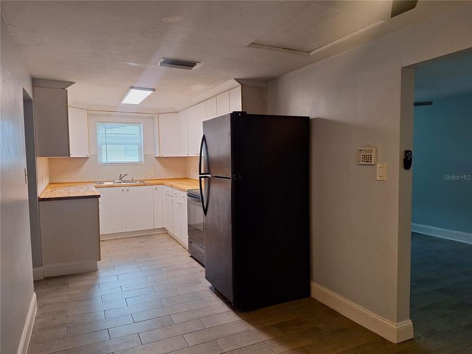 For Rent: $2,300 (3 beds, 2 baths, 1415 Square Feet)