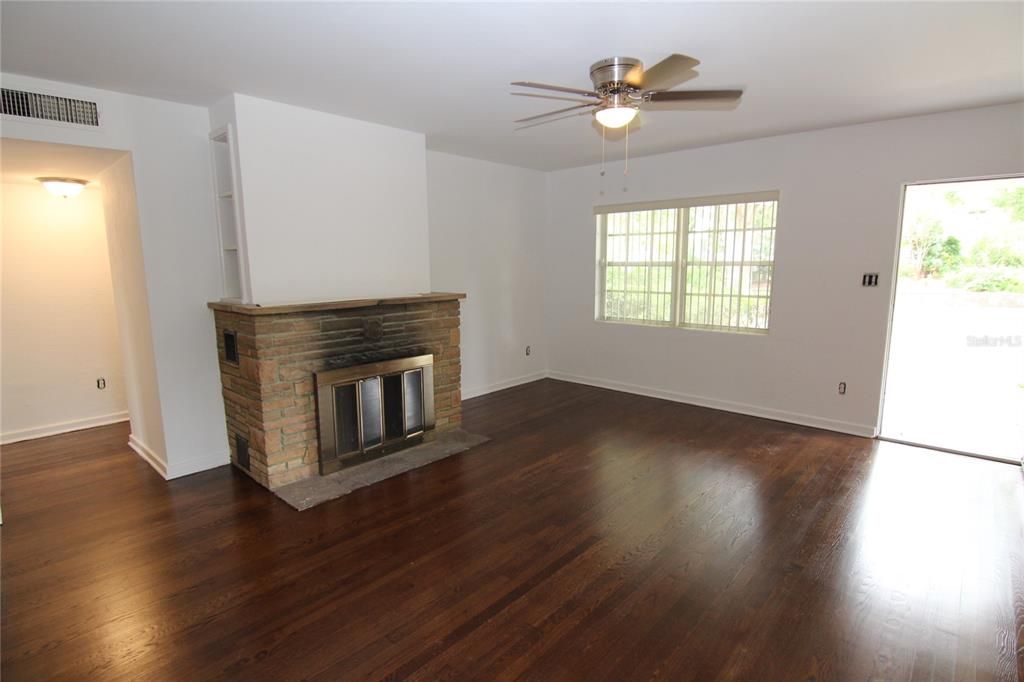 For Rent: $2,595 (3 beds, 2 baths, 1532 Square Feet)