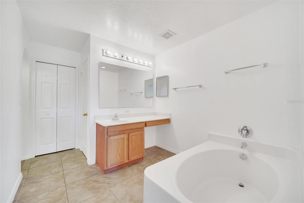 For Sale: $399,900 (4 beds, 2 baths, 2712 Square Feet)