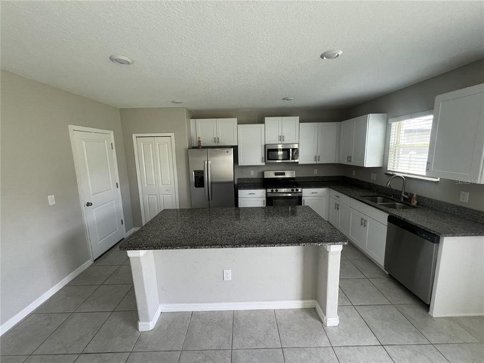 For Rent: $2,699 (4 beds, 2 baths, 2635 Square Feet)