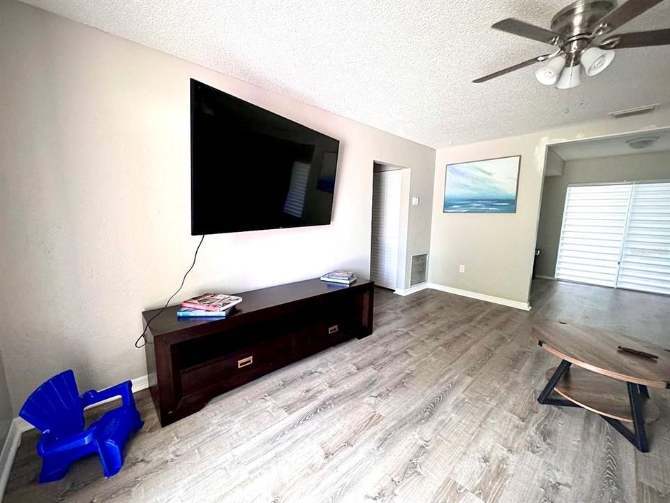 For Rent: $2,900 (3 beds, 2 baths, 1032 Square Feet)