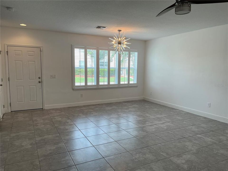 For Rent: $2,300 (3 beds, 2 baths, 1584 Square Feet)