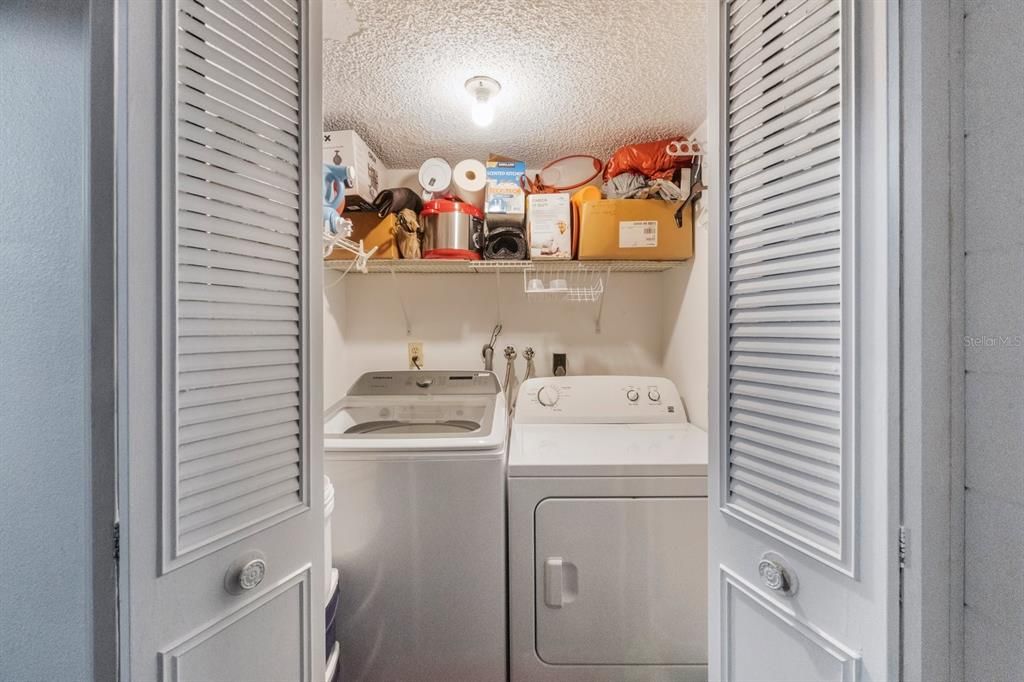 For Sale: $220,000 (2 beds, 1 baths, 853 Square Feet)