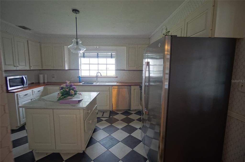For Rent: $6,500 (3 beds, 2 baths, 2093 Square Feet)
