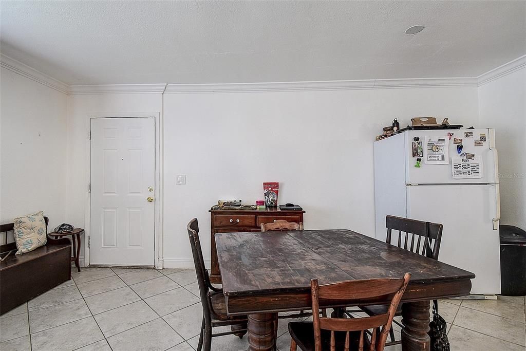 For Sale: $139,900 (2 beds, 1 baths, 925 Square Feet)