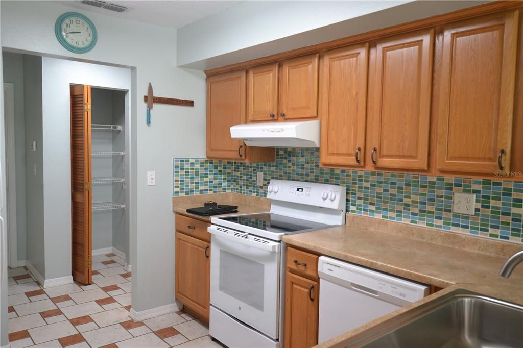 For Rent: $2,500 (2 beds, 2 baths, 1298 Square Feet)