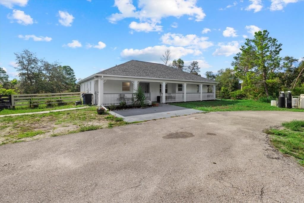 For Sale: $760,000 (3 beds, 2 baths, 1686 Square Feet)