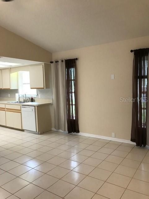 For Rent: $2,500 (3 beds, 2 baths, 1960 Square Feet)