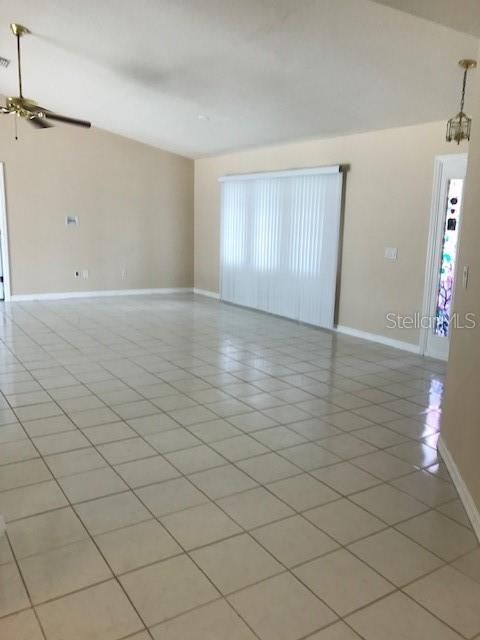 For Rent: $2,500 (3 beds, 2 baths, 1960 Square Feet)