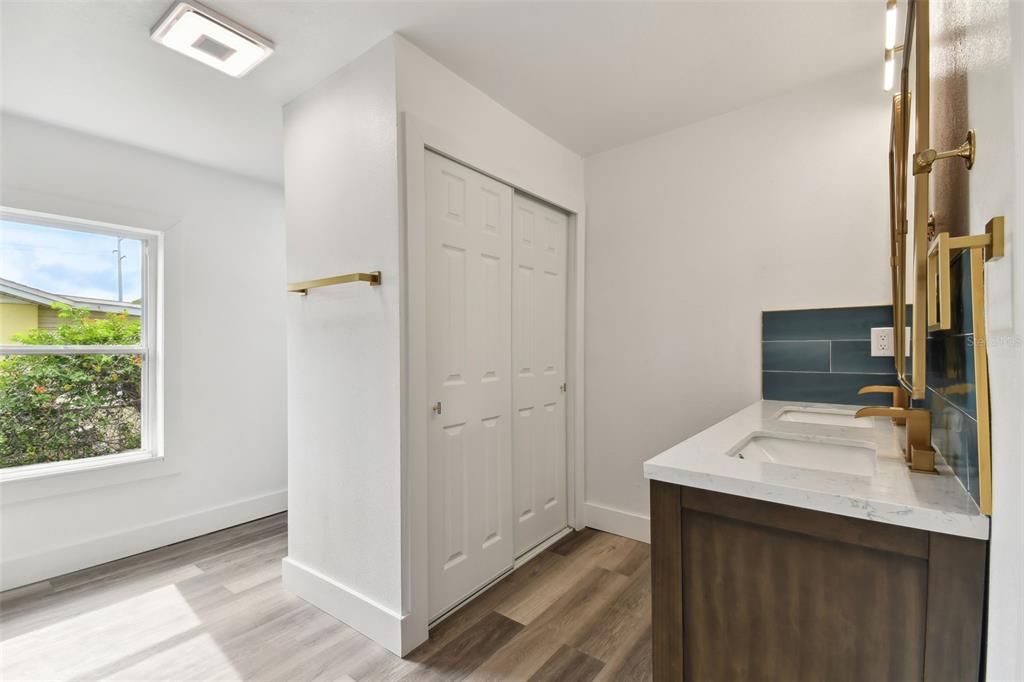 For Sale: $279,500 (3 beds, 2 baths, 1292 Square Feet)