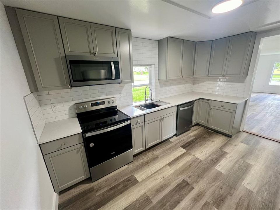 For Sale: $279,500 (3 beds, 2 baths, 1292 Square Feet)