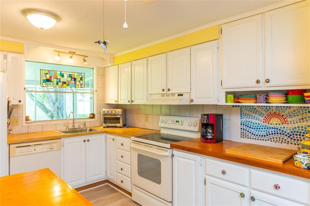 For Sale: $225,000 (2 beds, 2 baths, 1311 Square Feet)