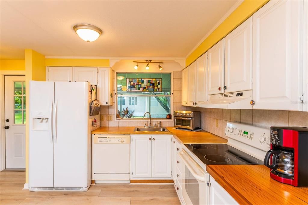 For Sale: $225,000 (2 beds, 2 baths, 1311 Square Feet)