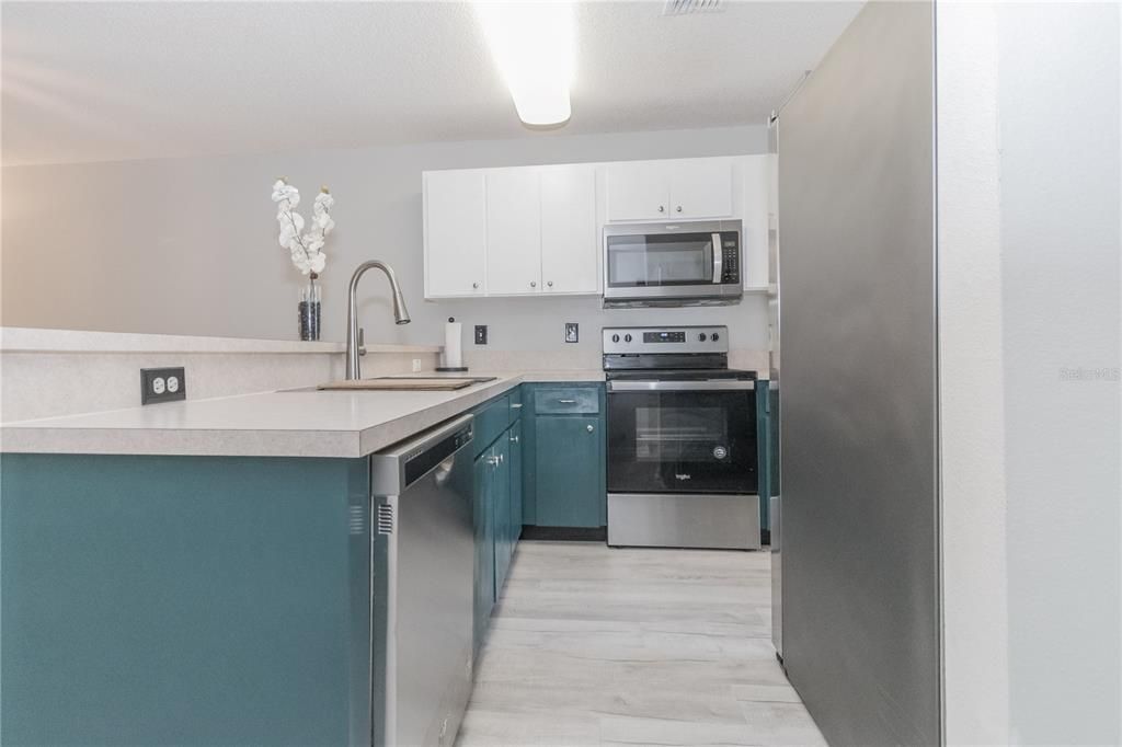 Active With Contract: $215,000 (3 beds, 2 baths, 1245 Square Feet)