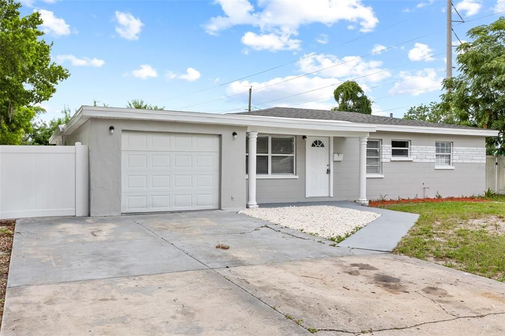 For Sale: $274,990 (3 beds, 2 baths, 1272 Square Feet)