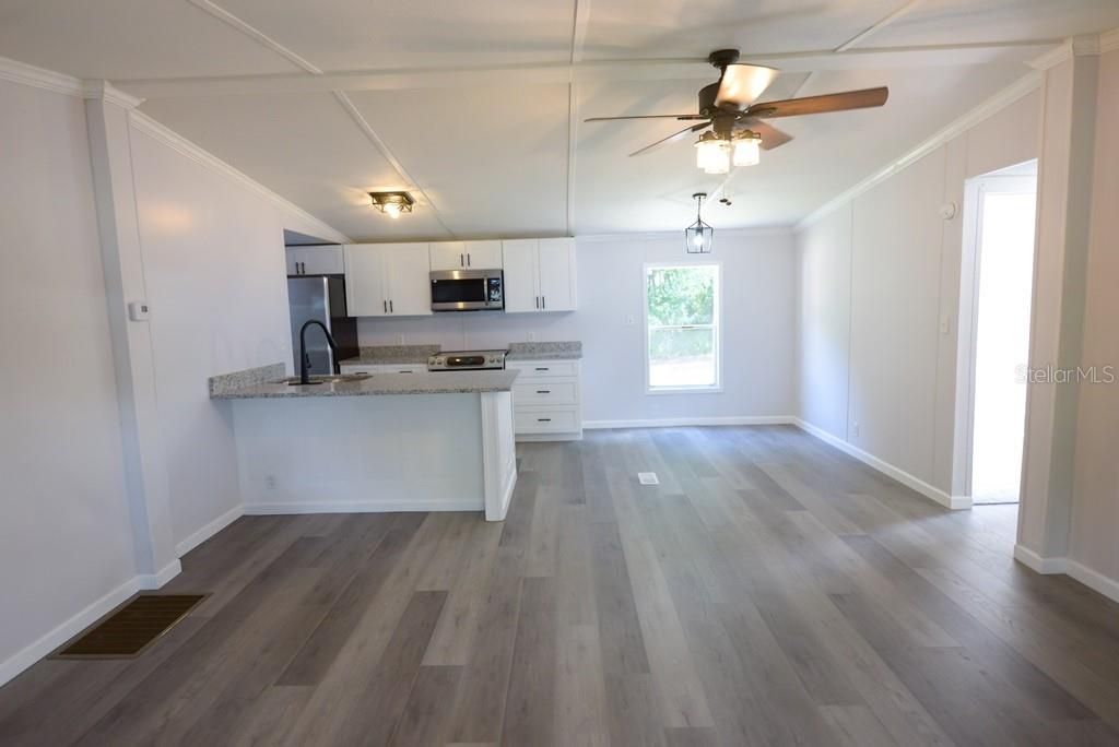 For Sale: $167,000 (3 beds, 2 baths, 960 Square Feet)